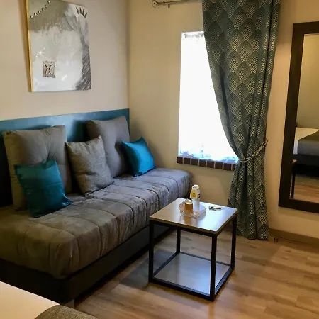 Logis Oasis فندق