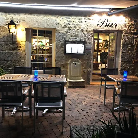 Logis Oasis Отель Виллен-ла-Жюель