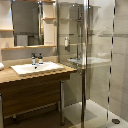 Logis Hotel Oasis Hotel 3*