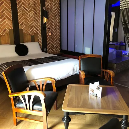 Logis Hotel Oasis Hotel 3*