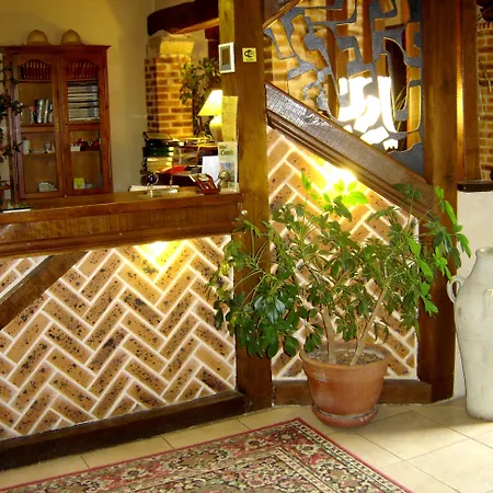 Logis Oasis فندق