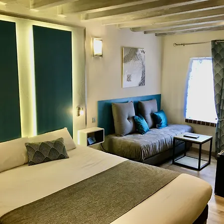 Logis Oasis Hotel 3*