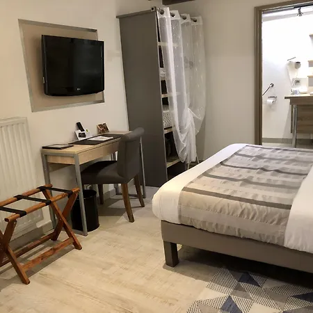 Logis Oasis Hotel 3*