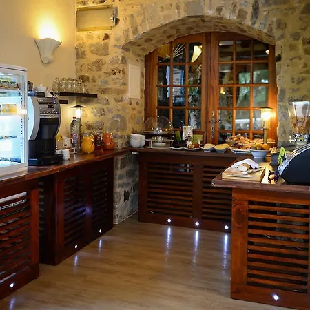 Logis Oasis Отель Виллен-ла-Жюель