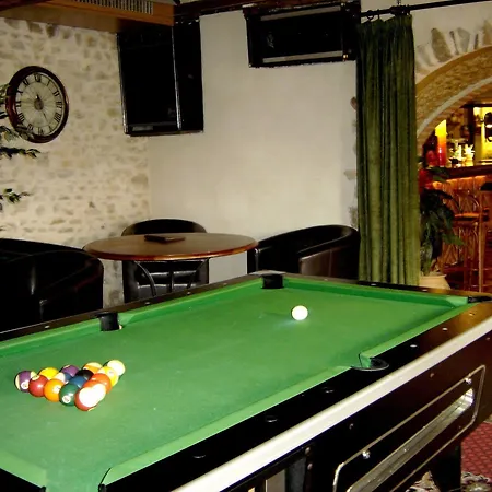 Logis Oasis 3* Виллен-ла-Жюель
