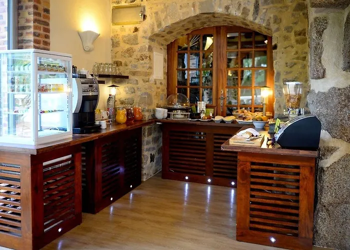 Logis Oasis Hotel Villaines-la-Juhel