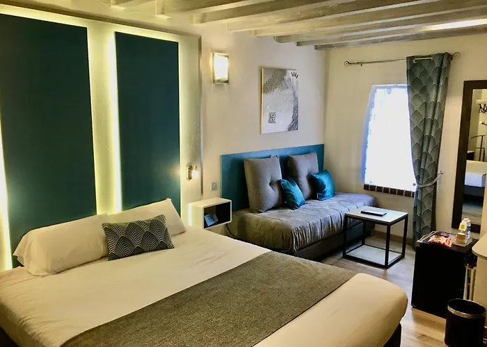 Logis Oasis Hotel 3*